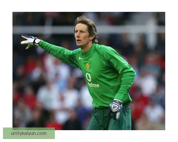 诺伊尔门将端表现稳健，防守端持续提升